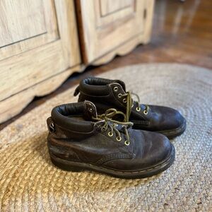 Vintage made in England, Dr. Martens - Men’s Size 7 / Women’s Size 9